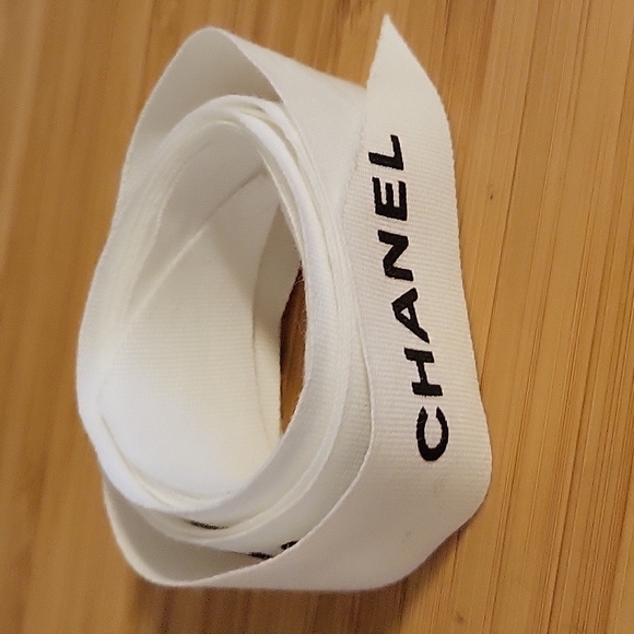 CHANEL BOX with ribbon - Picture 3 of 4